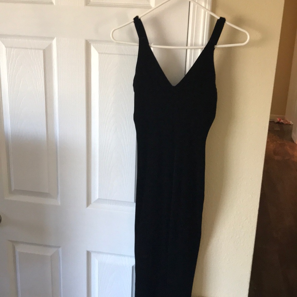 Black velvet bebe dress with slit